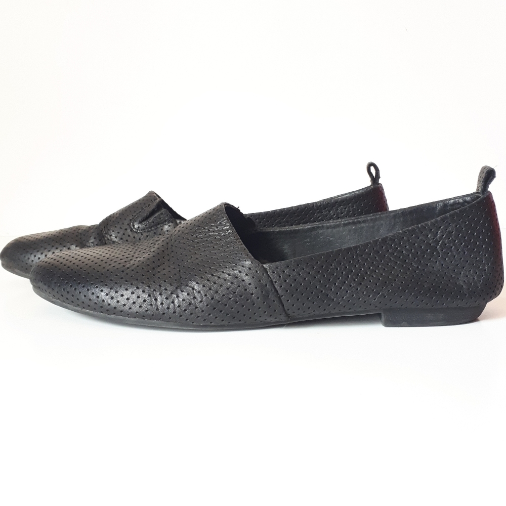 Hibou Leather Perforated High Cut Round Flat Shoe